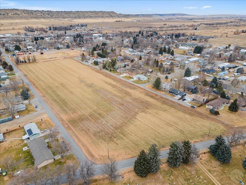 410 3rd Street Property Photo 2