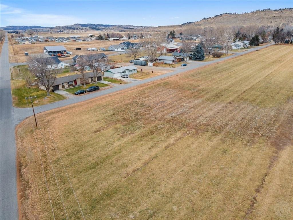 405 2nd Street Property Photo 5