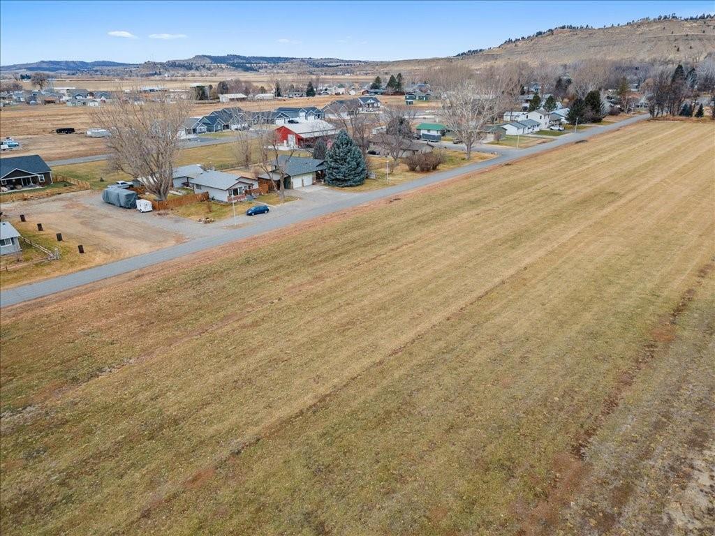 405 2nd Street Property Photo 7