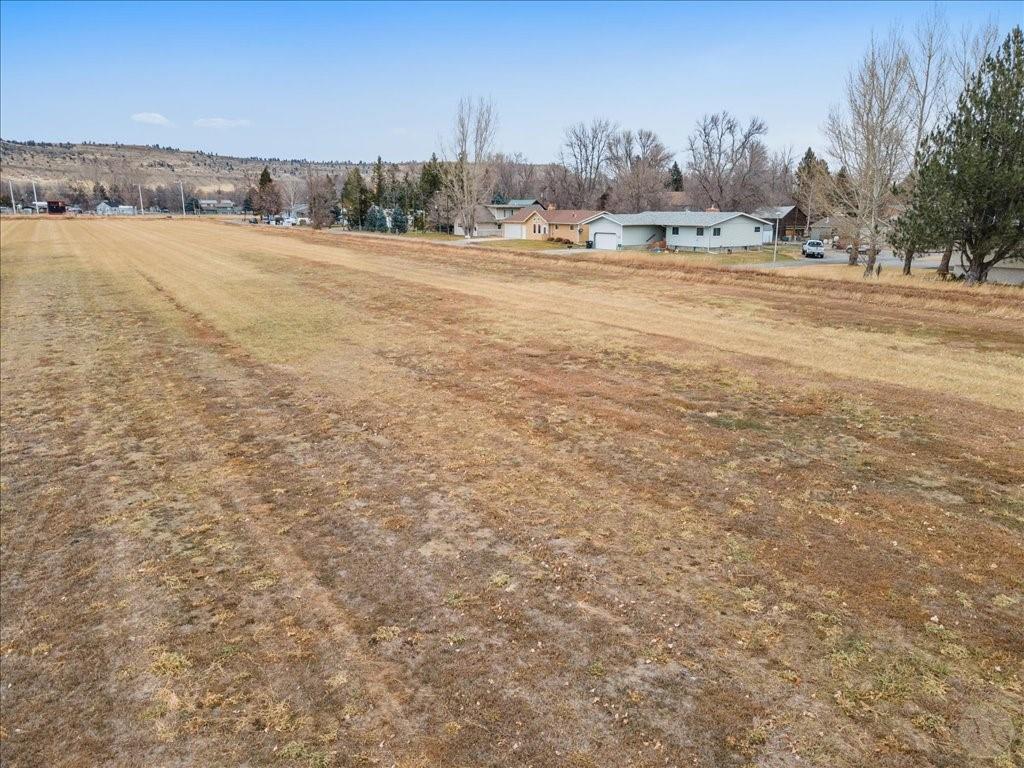 522 3rd Street Property Photo 12