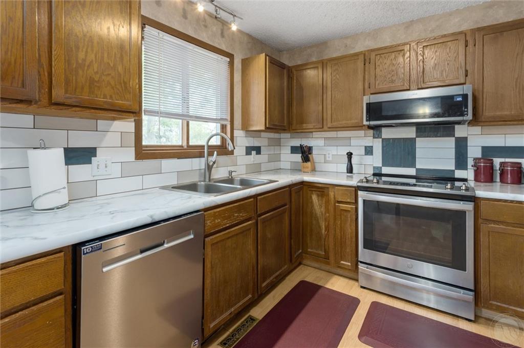 1015 Governors Boulevard Property Photo 10