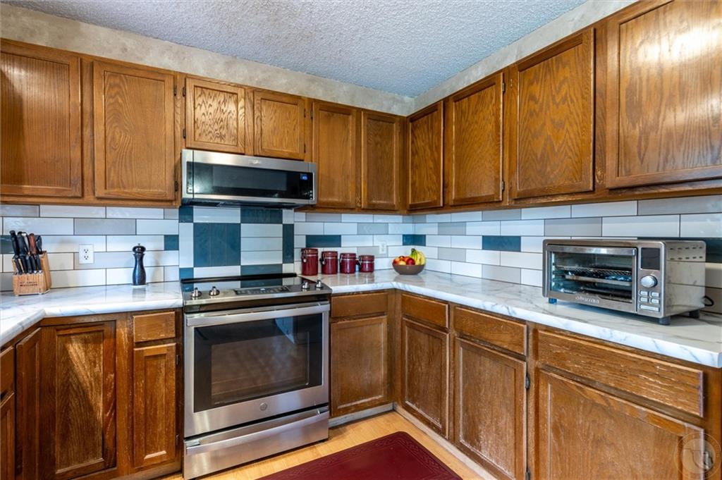 1015 Governors Boulevard Property Photo 11