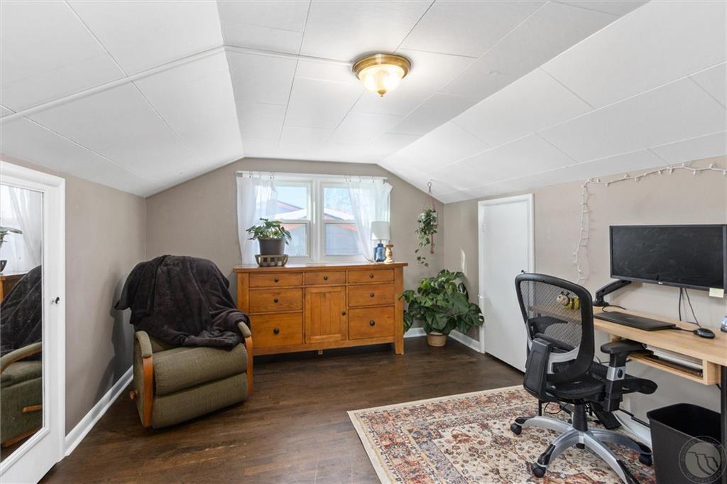 1009 Avenue F Property Photo 18