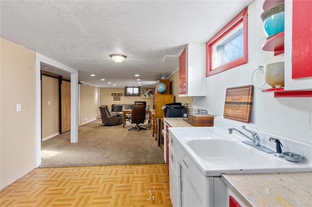 1009 Avenue F Property Photo 28