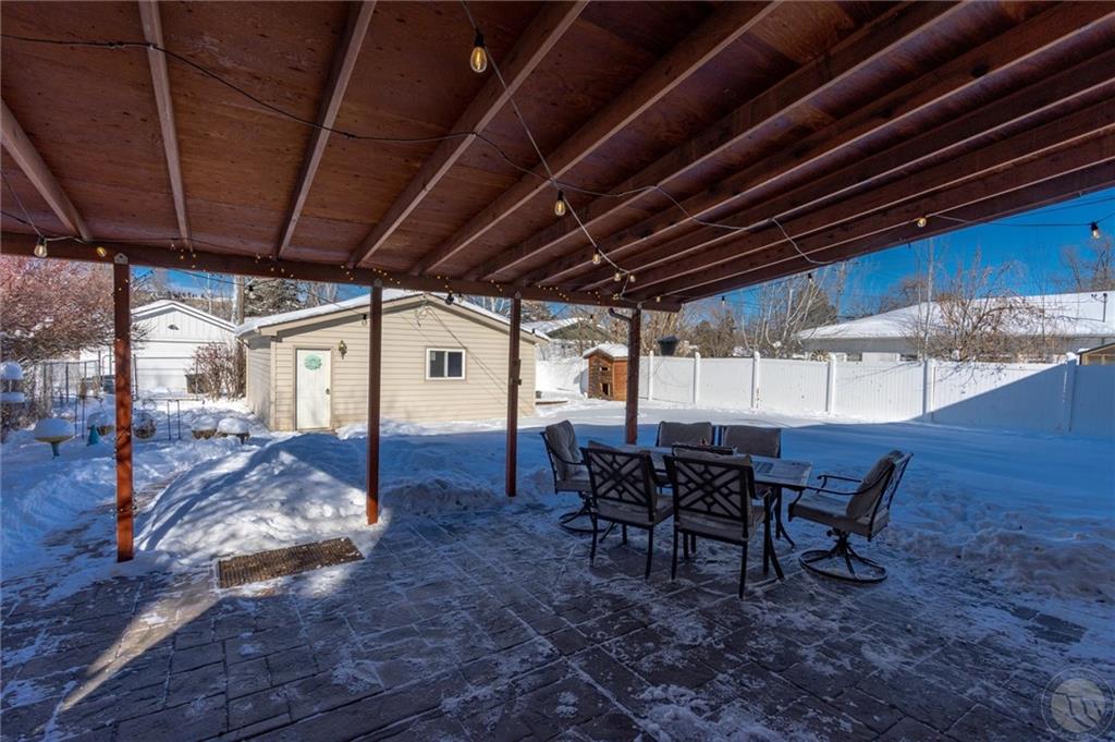 1009 Avenue F Property Photo 32