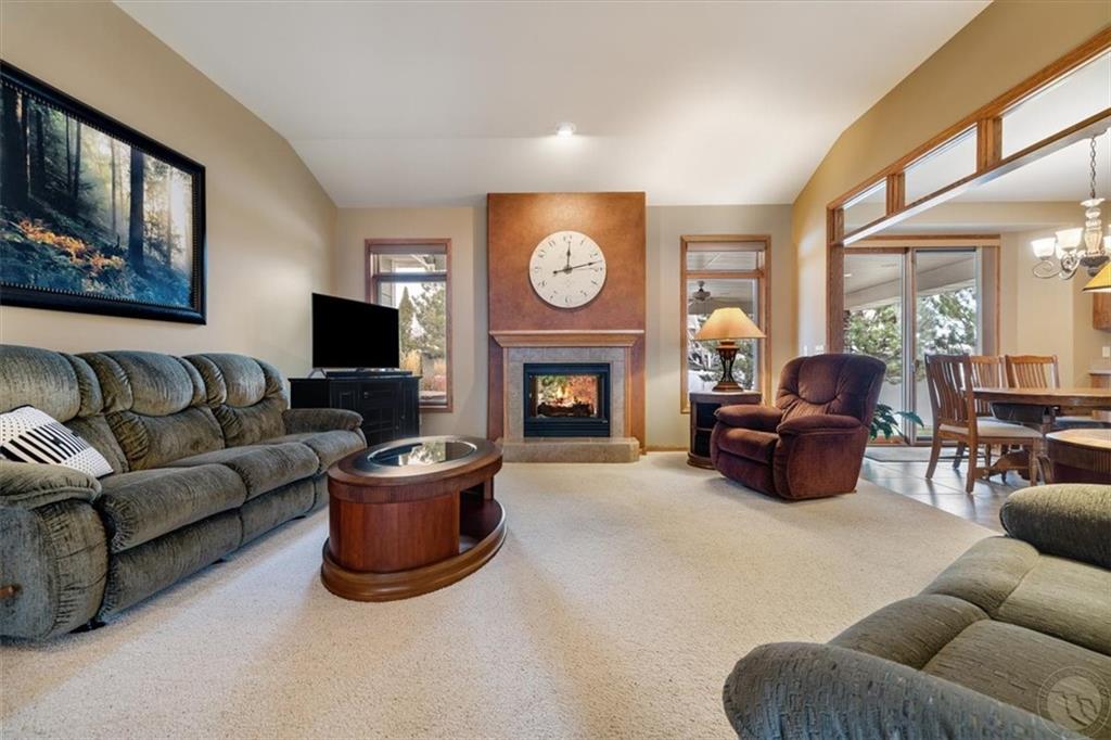 1739 43rd Street West Property Photo 2