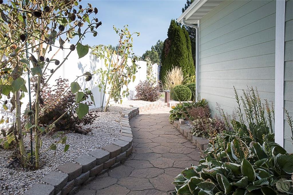 1739 43rd Street West Property Photo 25