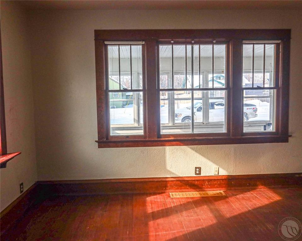 918 1st Street Property Photo 4