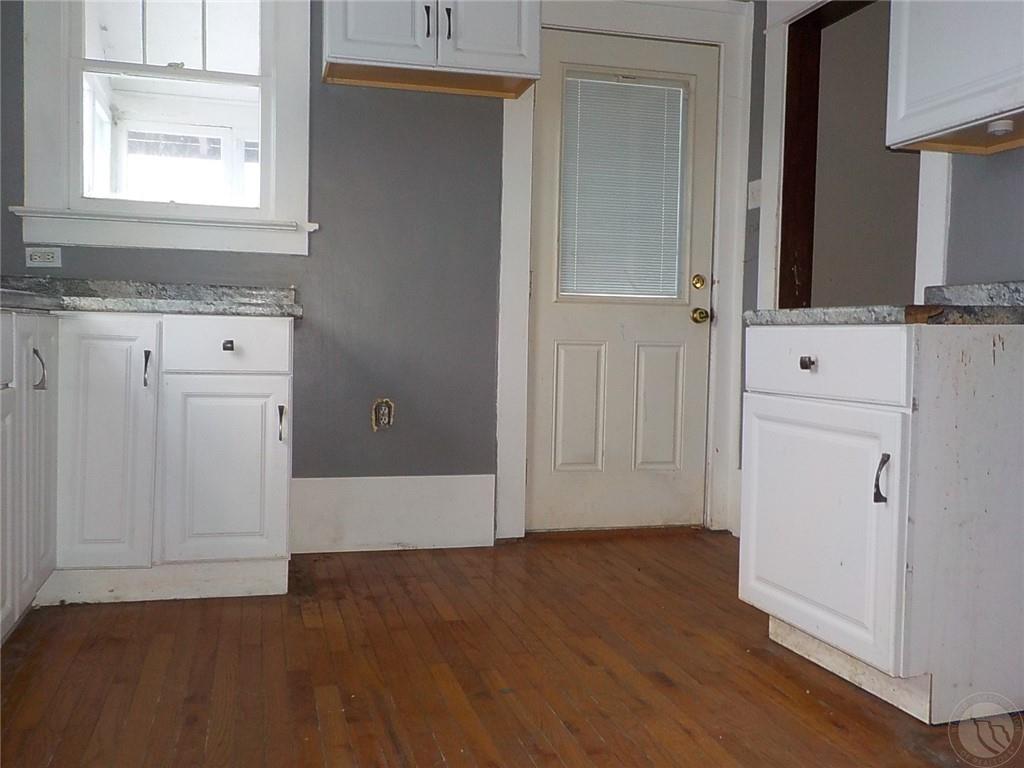 918 1st Street Property Photo 7