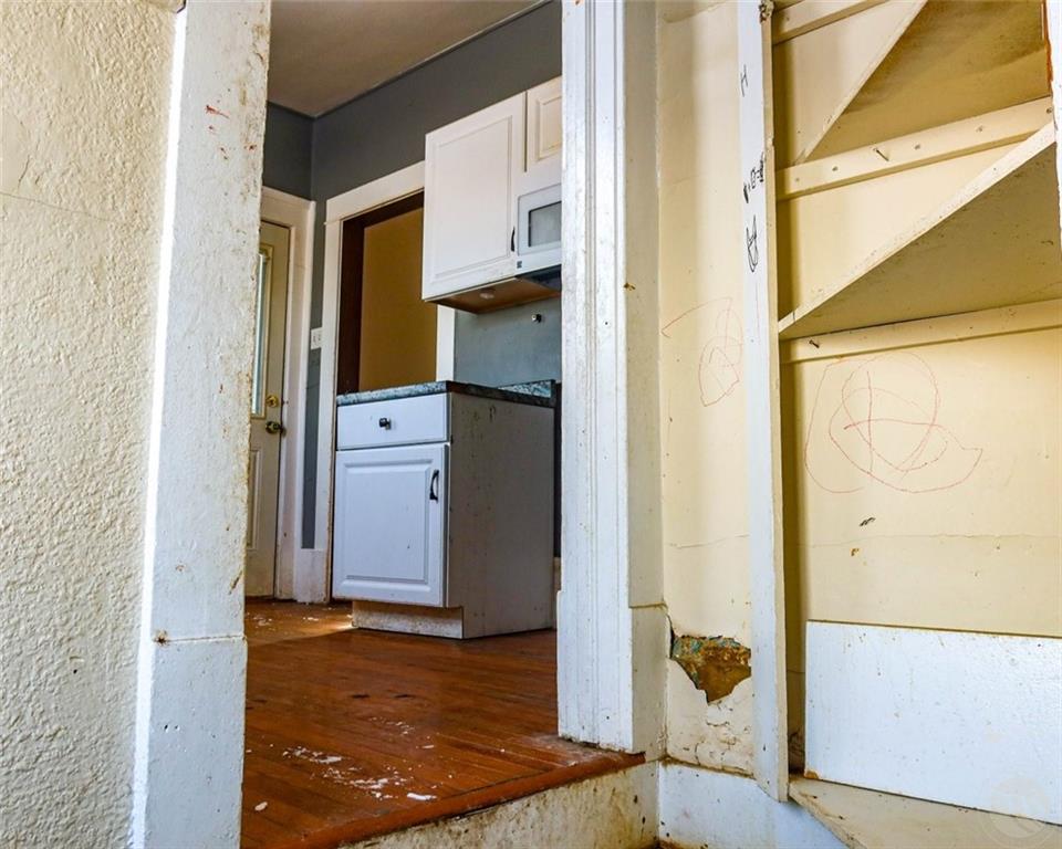 918 1st Street Property Photo 8