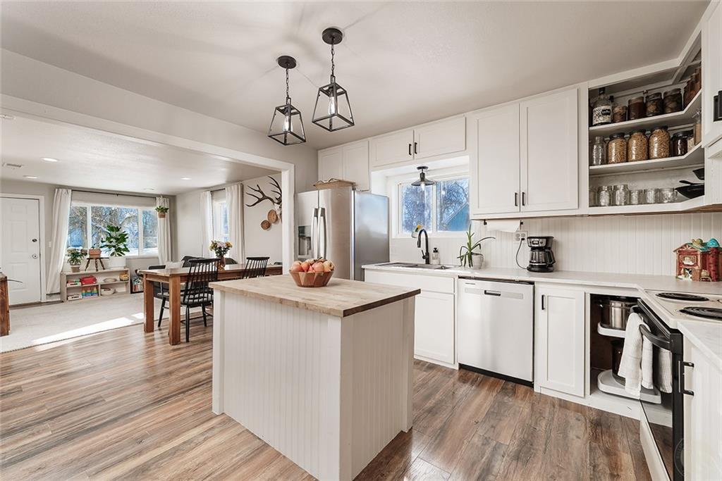 220 Forrest Property Photo 3