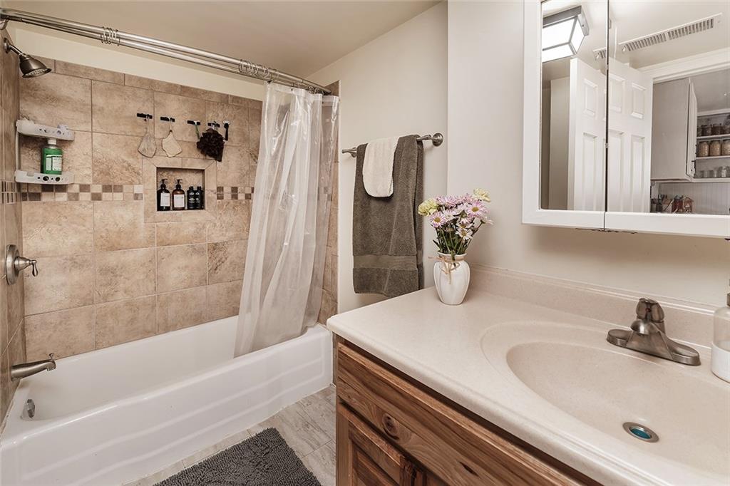 220 Forrest Property Photo 6