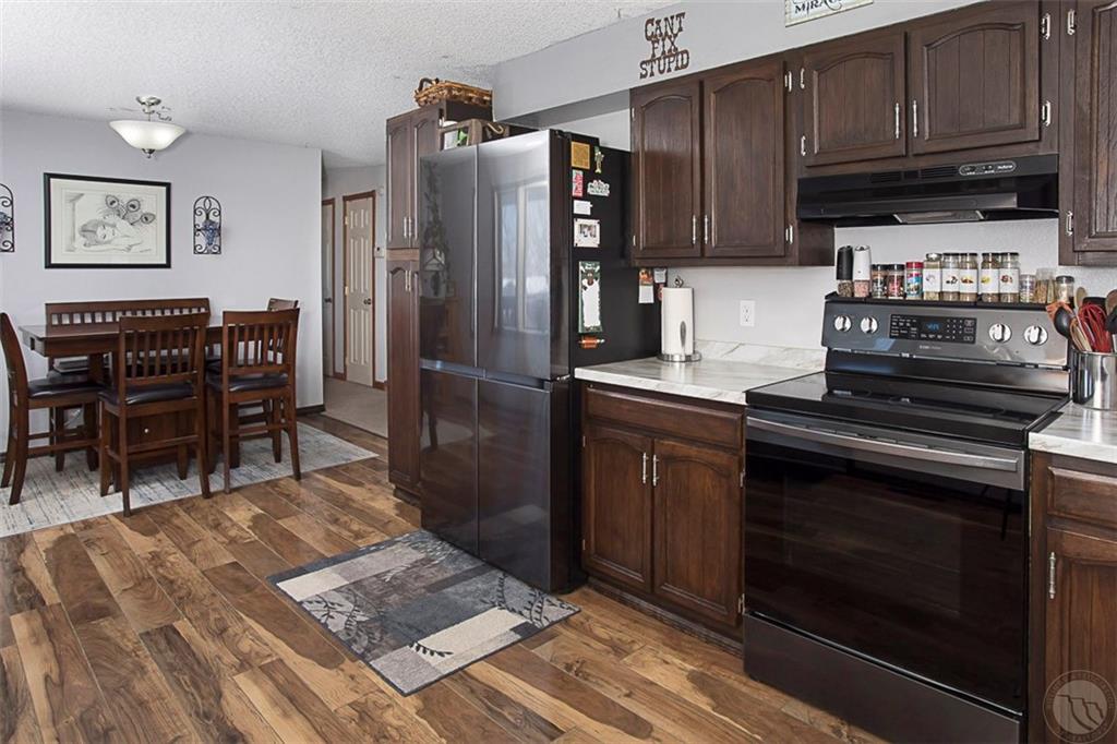 1911 E Maryland Ln Property Photo 8