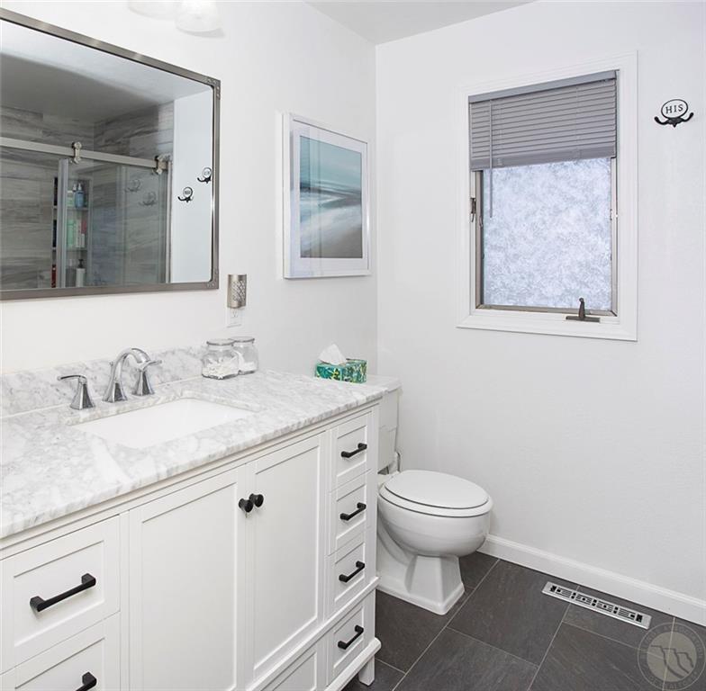 1911 E Maryland Ln Property Photo 13