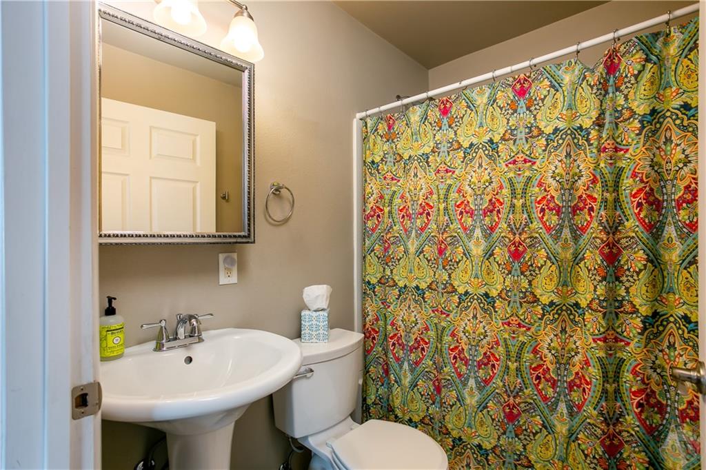 419 Glen Dr Property Photo 9