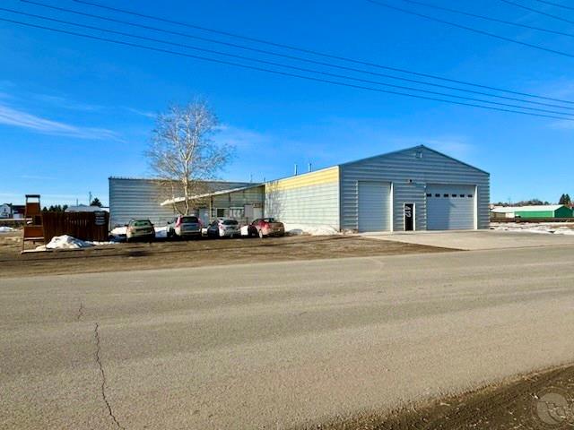 412 E Railroad Avenue Property Photo