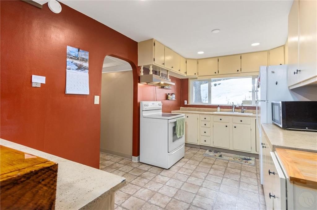 13 Hillcrest Road Property Photo 16