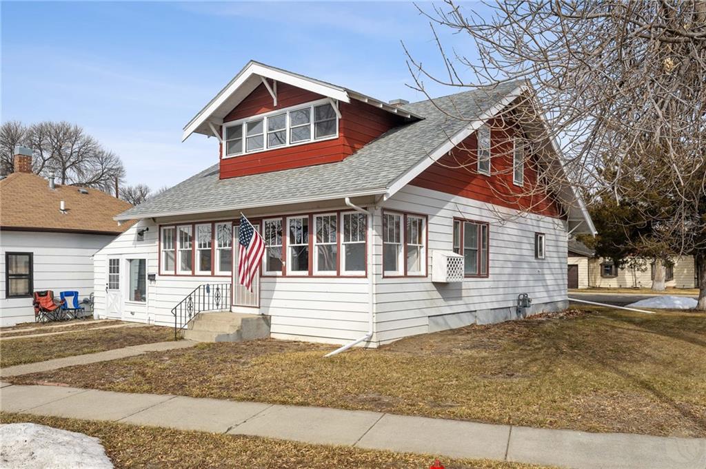 219 E 1st Street Property Photo 1