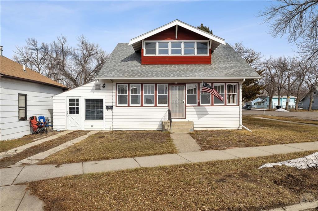 219 E 1st Street Property Photo 3