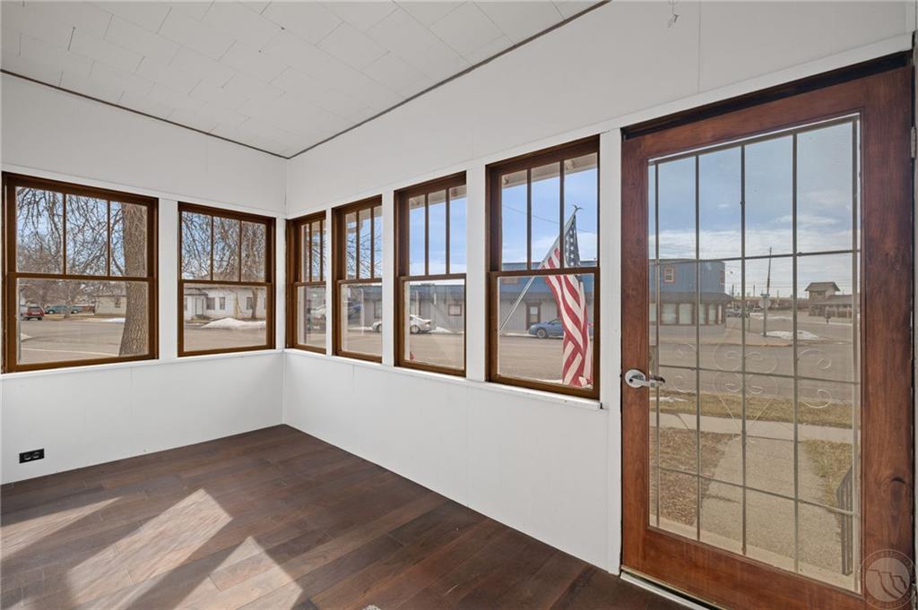 219 E 1st Street Property Photo 4
