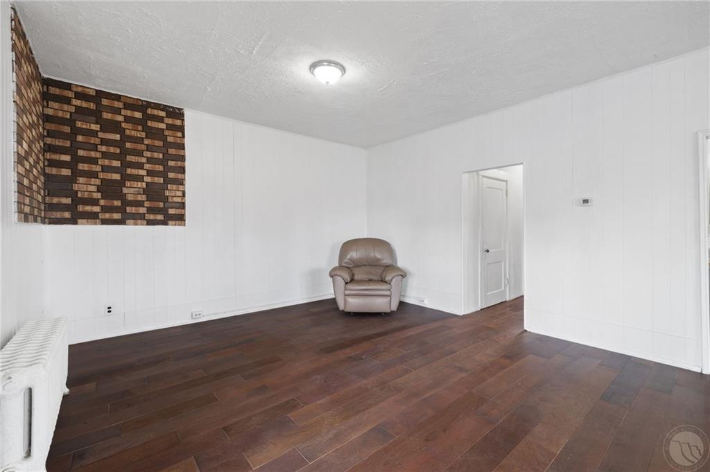 219 E 1st Street Property Photo 5