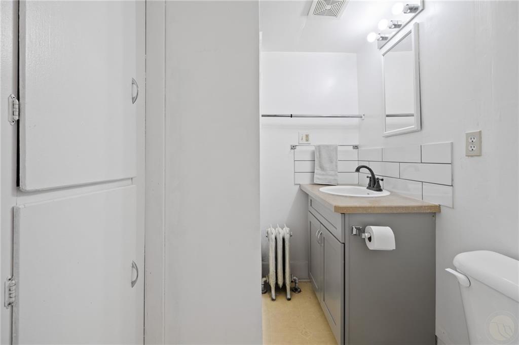 219 E 1st Street Property Photo 6
