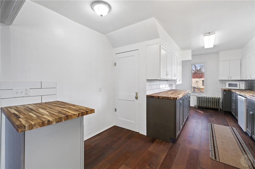 219 E 1st Street Property Photo 12
