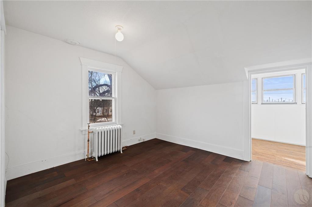 219 E 1st Street Property Photo 15