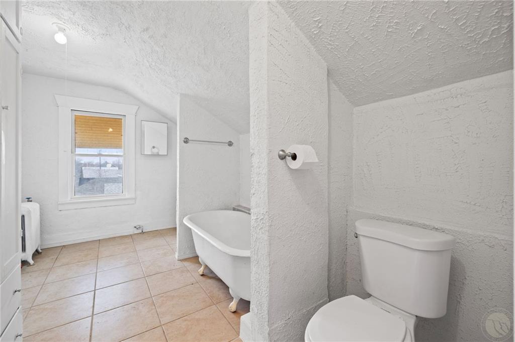 219 E 1st Street Property Photo 19