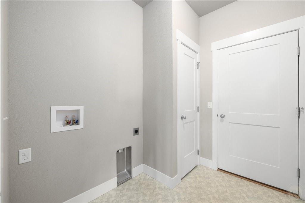 1809 Annas Garden Ln Property Photo 16