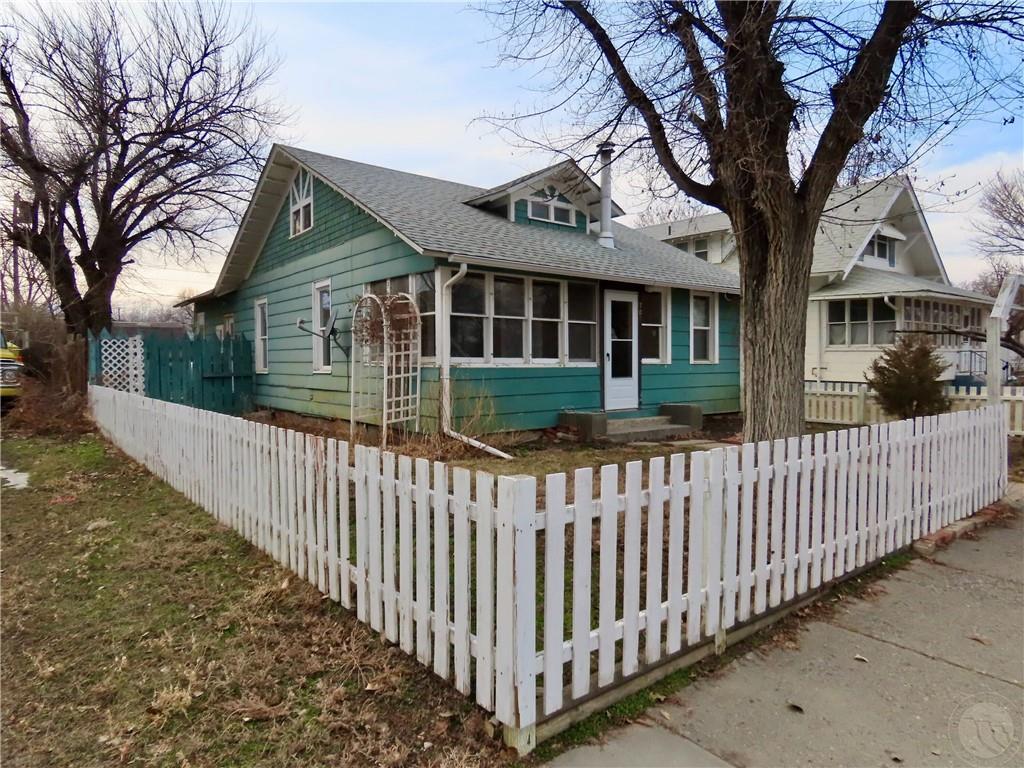 707 1st Street Property Photo 2