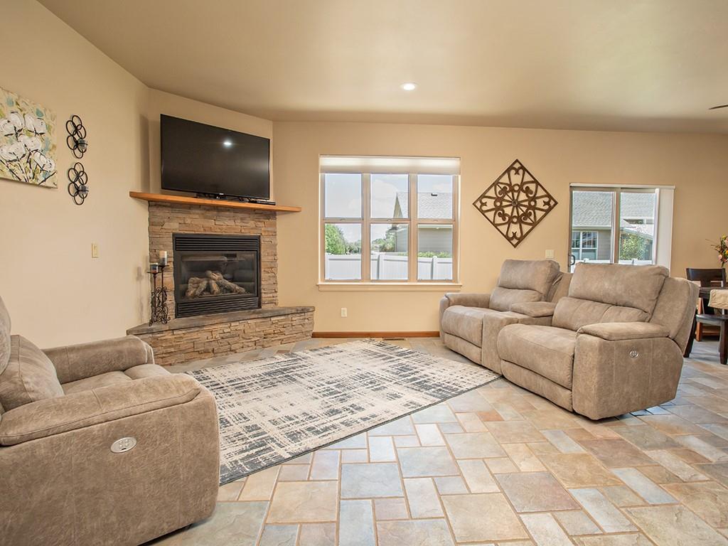 4231 Julaura Ln Property Photo 2
