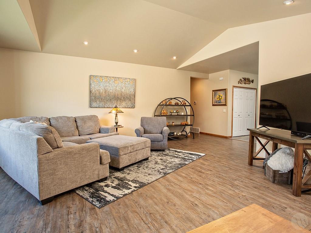 4231 Julaura Ln Property Photo 7