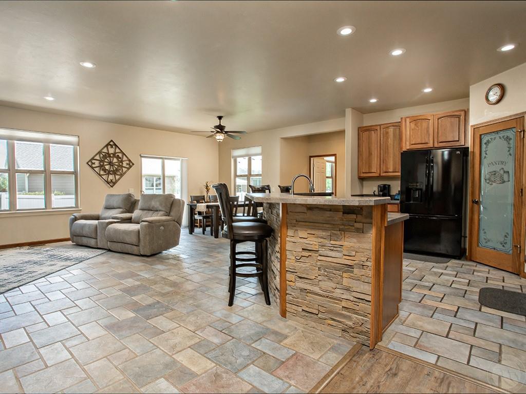 4231 Julaura Ln Property Photo 8