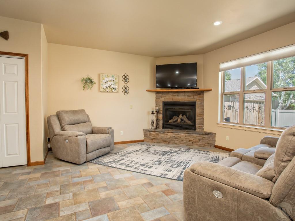 4231 Julaura Ln Property Photo 11