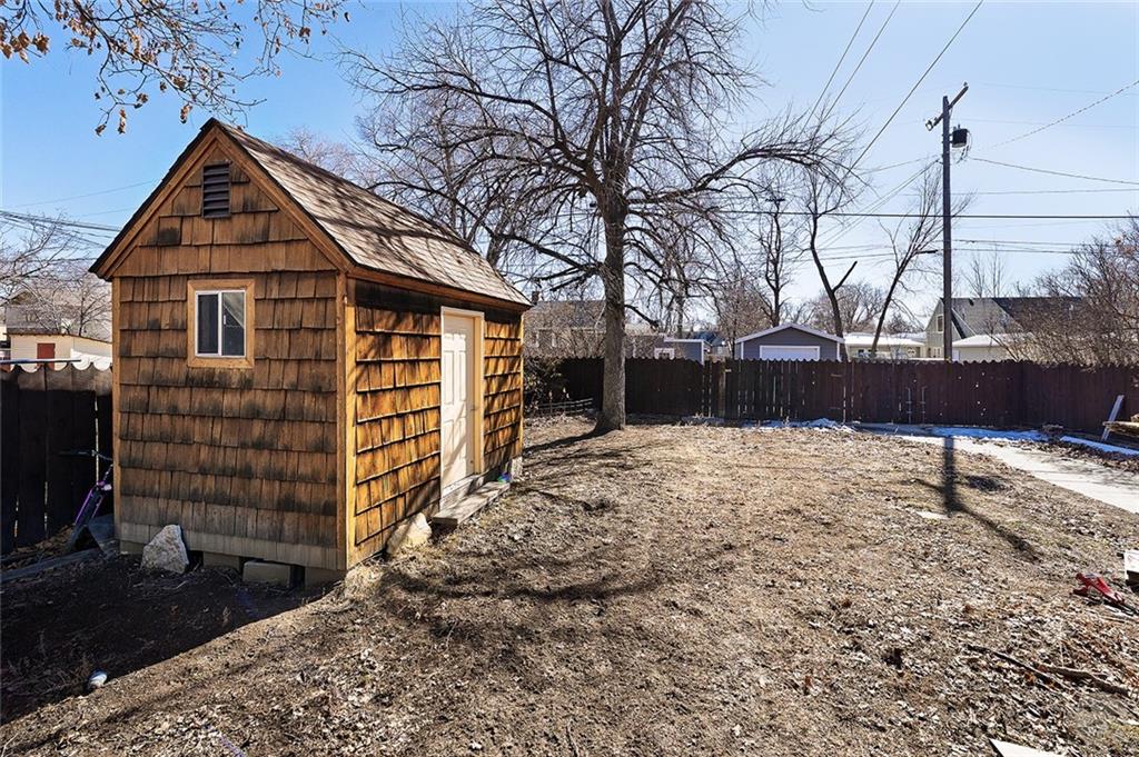 608 Lewis Avenue Property Photo 8