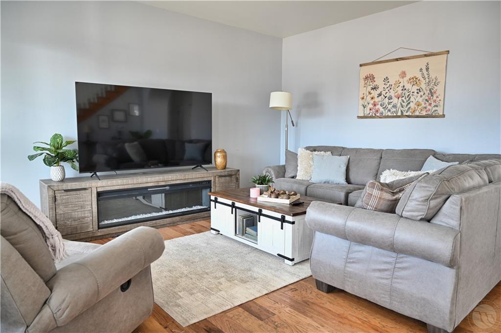 5067 Maple Ridge Circle Property Photo 3