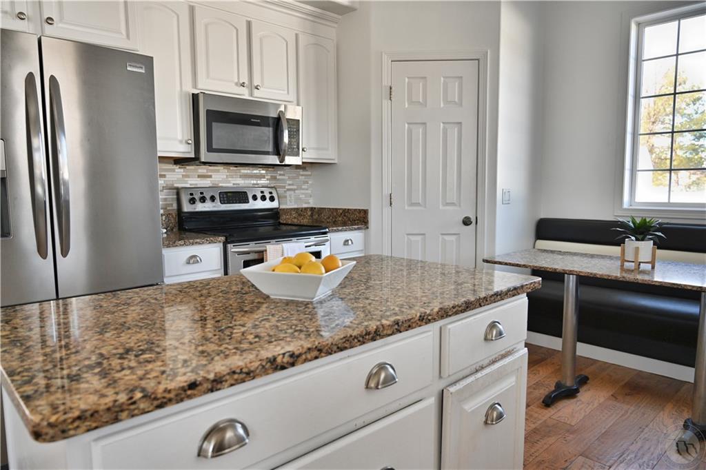 5067 Maple Ridge Circle Property Photo 4