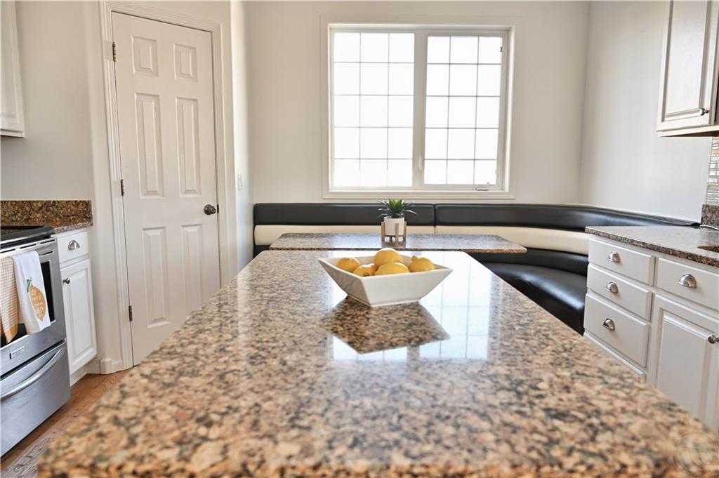 5067 Maple Ridge Circle Property Photo 5