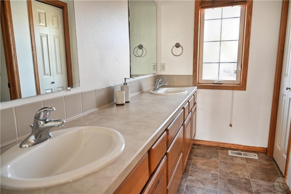 5067 Maple Ridge Circle Property Photo 13