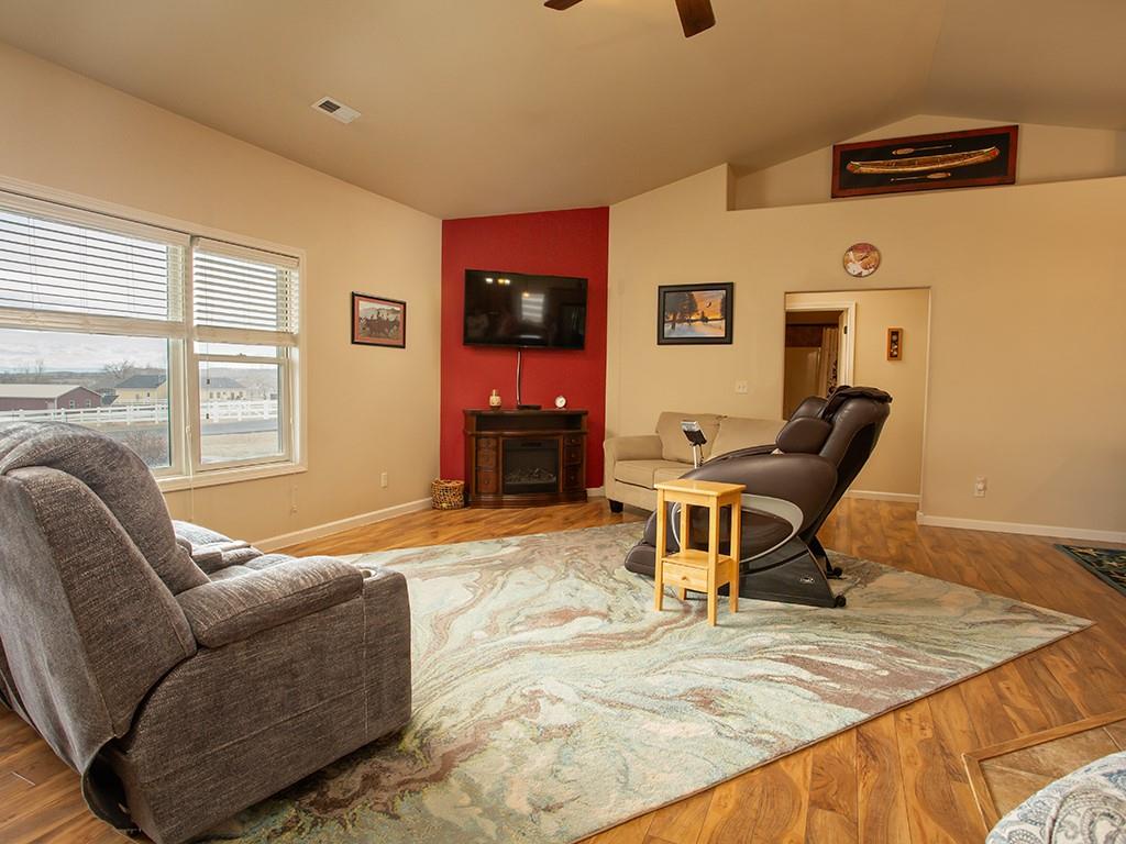 7405 Monad Rd Property Photo 3