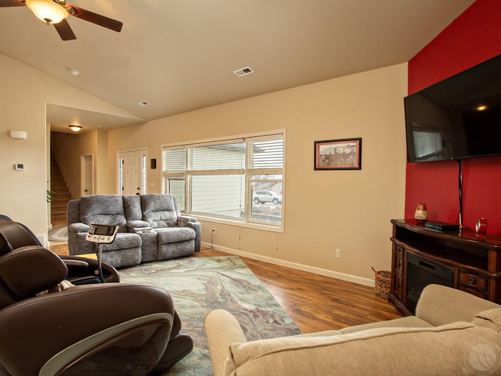 7405 Monad Rd Property Photo 4