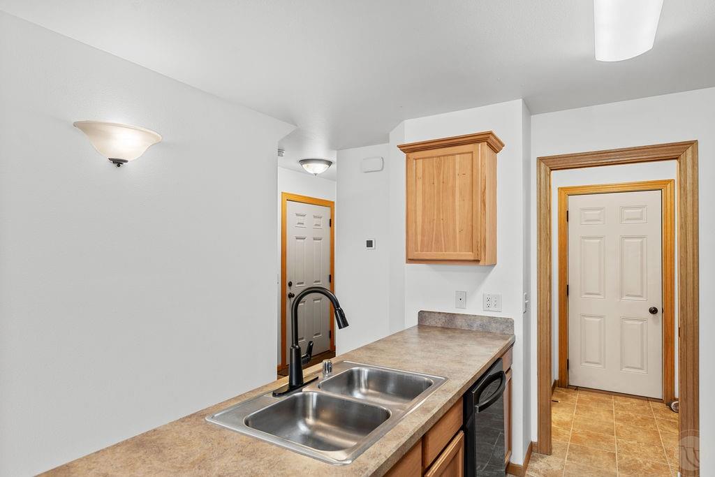 570 Killarney Street Property Photo 3