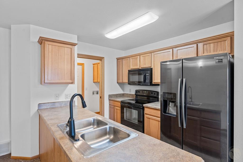 570 Killarney Street Property Photo 4