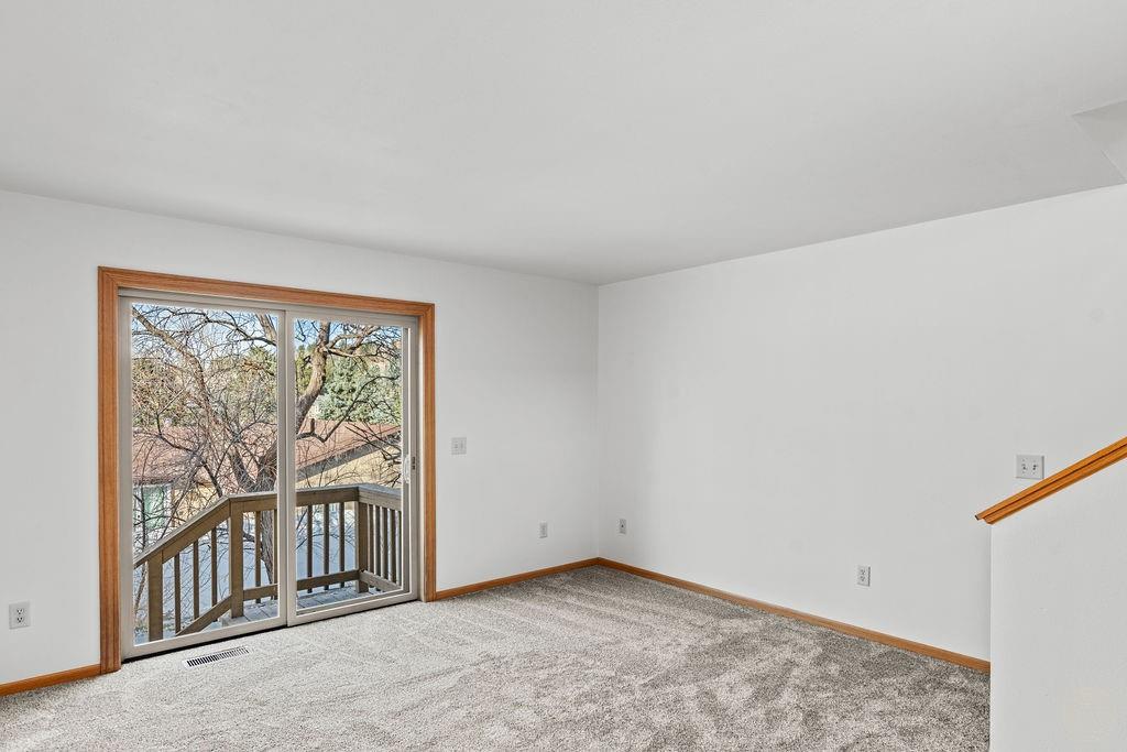 570 Killarney Street Property Photo 6