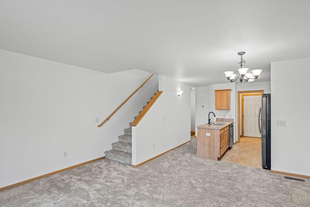 570 Killarney Street Property Photo 7
