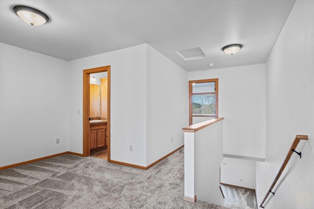 570 Killarney Street Property Photo 8