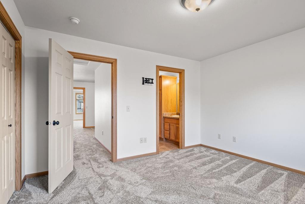 570 Killarney Street Property Photo 11