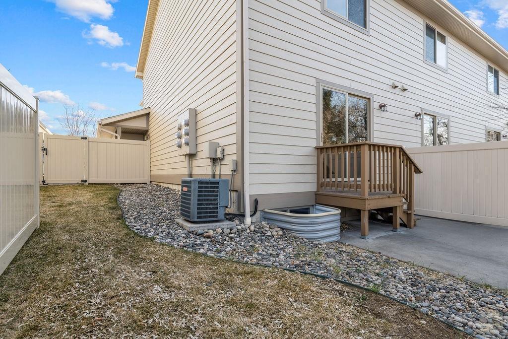 570 Killarney Street Property Photo 18