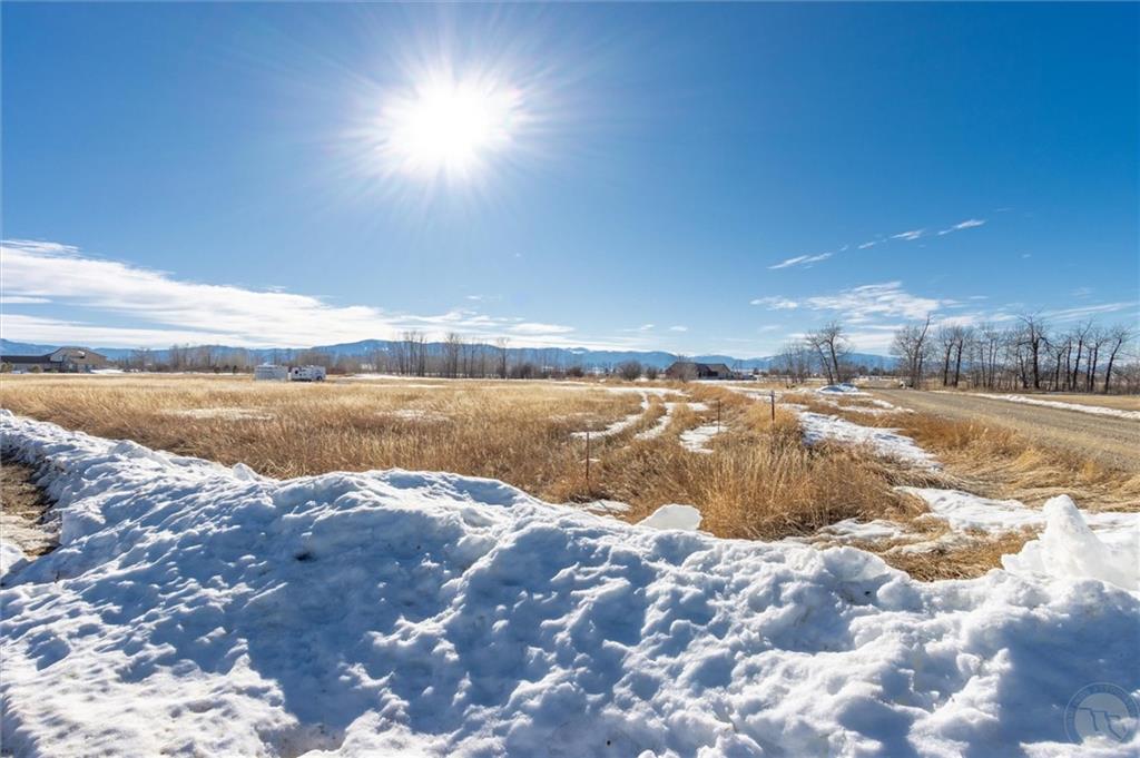 6 Lupine Circle Property Photo 2